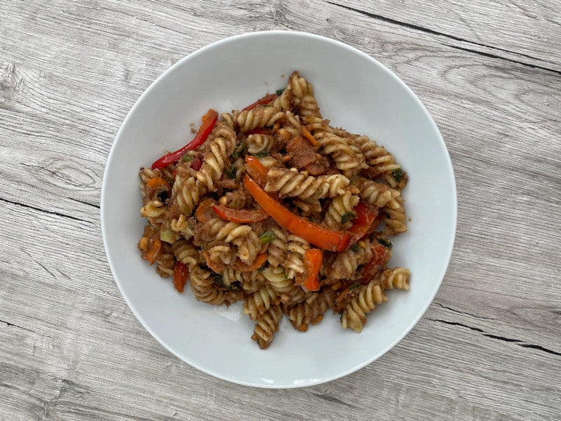 Pasta mit würziger Erdnusssauce