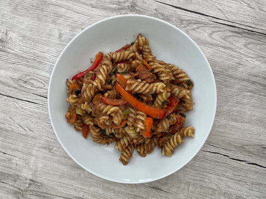 Pasta mit würziger Erdnusssauce